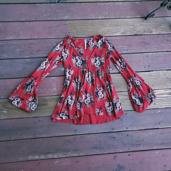 Free People Red Floral Boho Stretchy Speak Easy Tunic Top - Picture 11 of 14